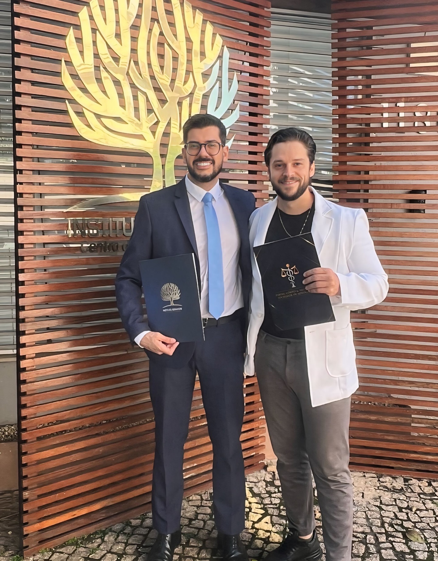 Visita especial do meu amigo e advogado especialista em direito médico, @advlucaselingardi. Nesses 10 anos de profissão, graças a Deus e aos conselhos preventivos do Dr. Lucas, posso dizer que não tenho e nunca tive nenhum processo motivado por pacientes… e olha que já são mais de 60 mil. Indico e desejo muito sucesso pra vc nessa nova fase de expansão meu amigo. 🙏🏽🚀🏆

Dr. Victor Dias - CRM: 174268
#nutrologia #medicinaintegrativa #periciasmedicas #campinas #sp