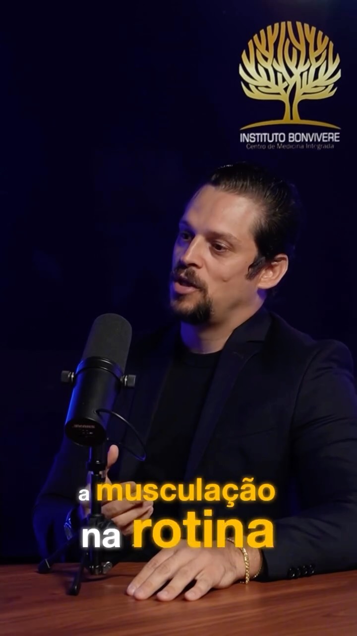Muita gente ainda acha que musculação serve apenas para estética. Na prática, ela é um dos pilares da performance física e prevenção de lesões.

A musculação fortalece #músculos, articulações e ossos, melhorando estabilidade e resistência mecânica durante o #esporte.

Além disso, melhora a eficiência neuromuscular, aumentando #força, %potência e agilidade através de um recrutamento muscular mais eficiente.

Vejo muitas pessoas correndo ou pedalando sem fortalecer a musculatura. 
O condicionamento cardiovascular evolui, mas as articulações continuam vulneráveis.

Performance não depende apenas de fôlego.  Depende da capacidade do corpo suportar carga, gerar força e manter eficiência biomecânica ao longo do tempo.
-
Dr. Victor Dias - CRM:174268