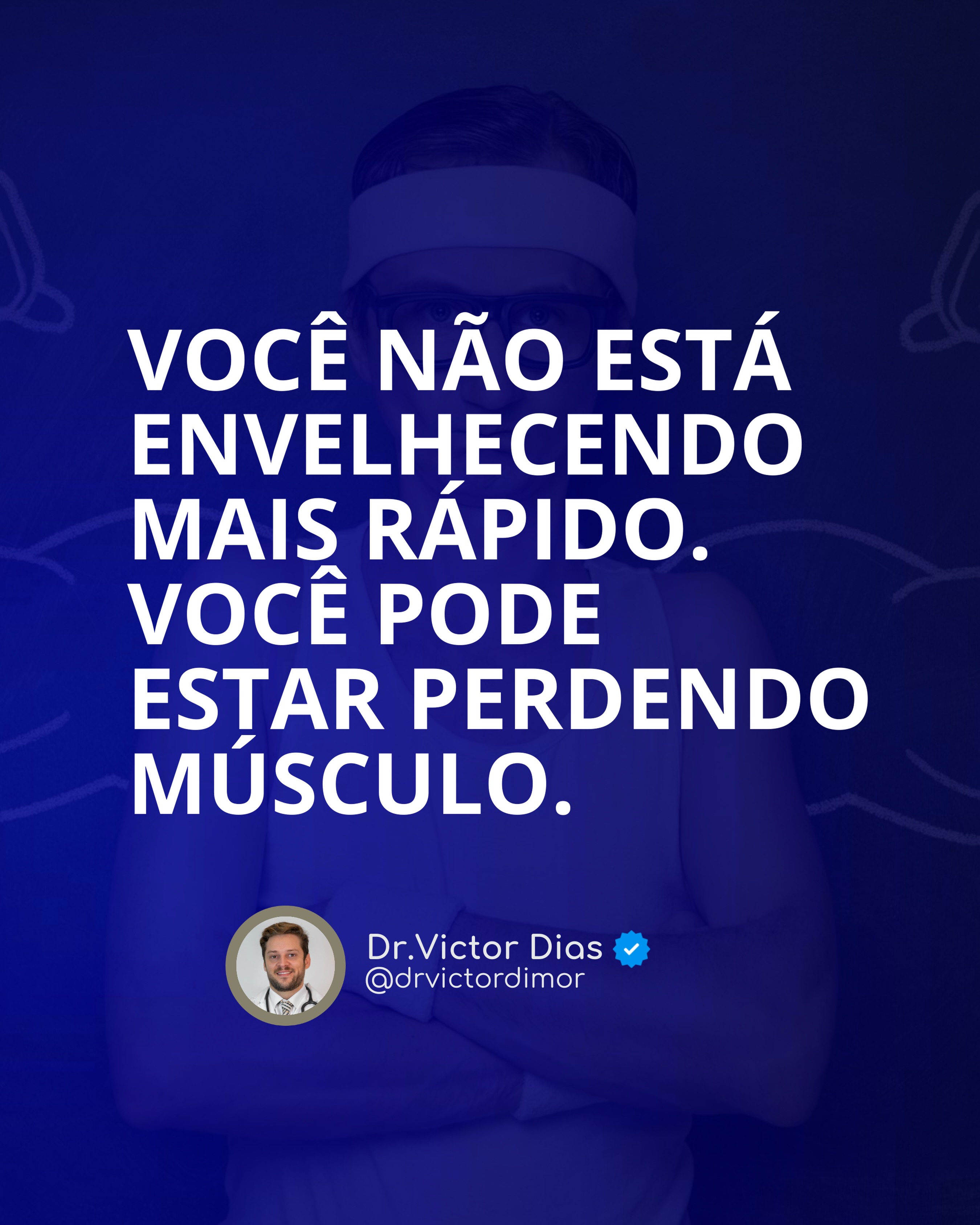 Antes de falar em envelhecimento, eu costumo fazer uma pergunta simples aos meus pacientes: o que realmente está envelhecendo?

Muitas pessoas acreditam que o problema é a #idade. Mas, na prática, o que frequentemente acelera esse processo é a perda progressiva de #massamuscular.

Isso acontece de forma silenciosa. A partir da quarta década de vida, começamos a perder músculo naturalmente, fenômeno conhecido como sarcopenia. Se esse processo é agravado por #sedentarismo, baixa ingestão de proteínas, sono inadequado ou dietas muito restritivas, o impacto vai muito além da estética.

O músculo é um órgão metabolicamente ativo. Ele participa do controle da glicose, melhora a sensibilidade à insulina, produz mioquinas com efeito anti-inflamatório, protege os ossos, preserva o equilíbrio e mantém a autonomia para atividades simples do dia a dia.

É por isso que vejo pacientes que dizem estar “envelhecendo rápido”, quando, na verdade, estão perdendo força, disposição e capacidade funcional. Subir escadas fica mais difícil. Levantar do sofá exige mais esforço. O cansaço aparece mais cedo. E muitos acreditam que isso é apenas consequência da idade. Não é.

Em grande parte dos casos, esse é um processo que pode ser retardado e, muitas vezes, parcialmente revertido quando identificamos a causa e tratamos de forma adequada.

No consultório, meu foco não é apenas fazer alguém perder peso. É preservar aquilo que mais protege a saúde ao longo da vida: a massa muscular. Afinal, emagrecer perdendo músculo pode até reduzir o número na balança, mas dificilmente melhora a qualidade do #envelhecimento.

Dr. Victor Dias-CRM: 174268